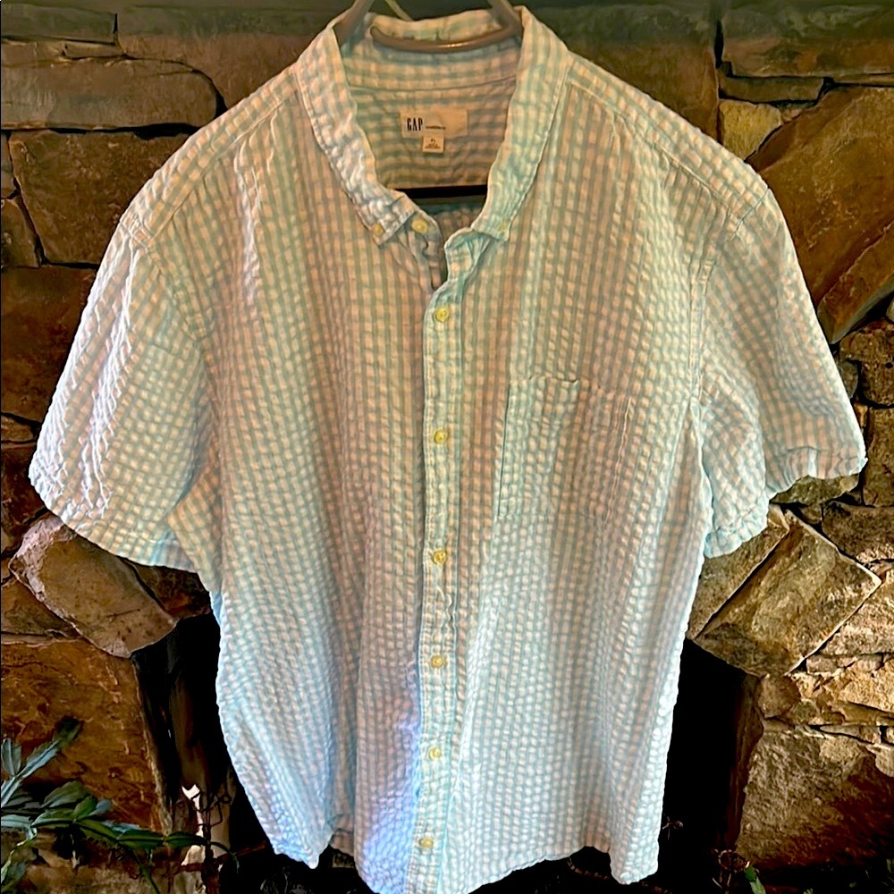 GAP Men's Baby Blue and White Checkered Seersucker XL Short Sleeve Shirt; NWOT